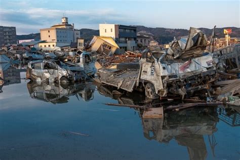  2011 Tohoku Depremini ve Japonya'nın Yeniden Doğuşu: Junichiro Tanizaki'nin Mirası